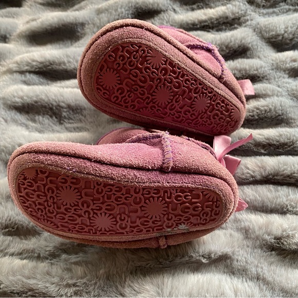 Ugg Purple Crib Booties - Picture 6 of 8